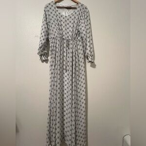 Chic Black and White Patterned Long Sleeve Dress